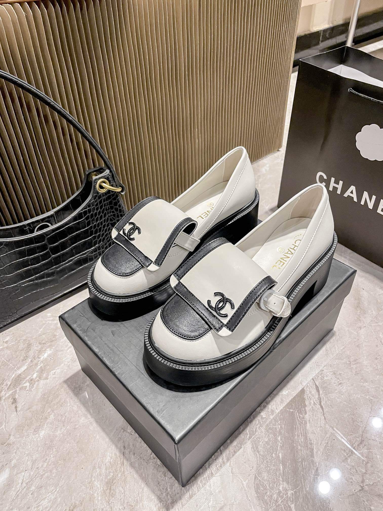 C Style: College Style Black and White Panda Chunky Heel Shoes 5CM