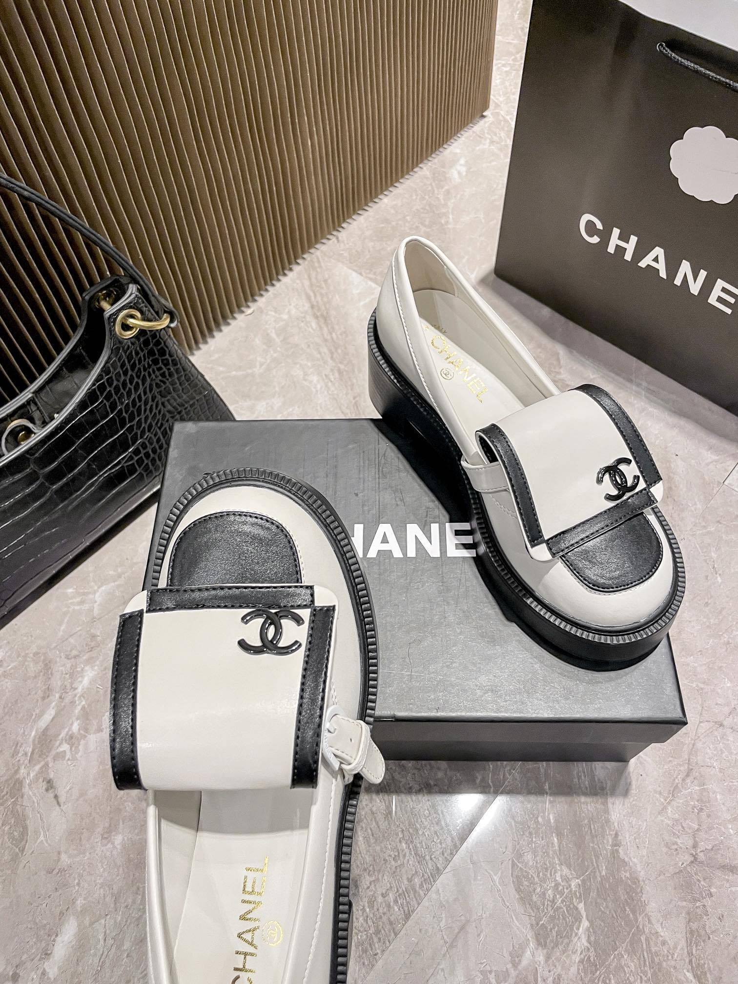 C Style: College Style Black and White Panda Chunky Heel Shoes 5CM