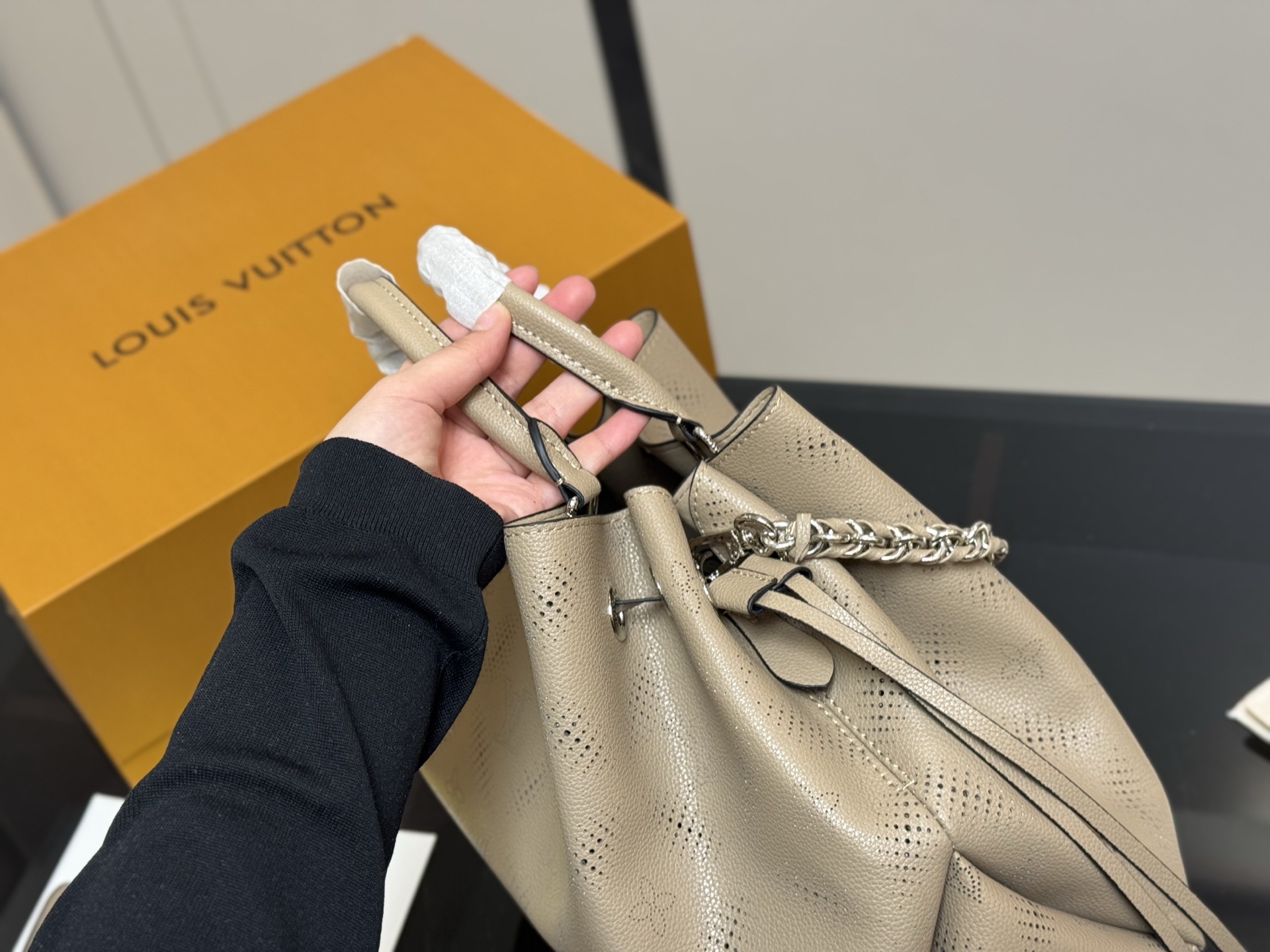 L Style Moonlight Goddess Bucket Bag size:33*23cm 