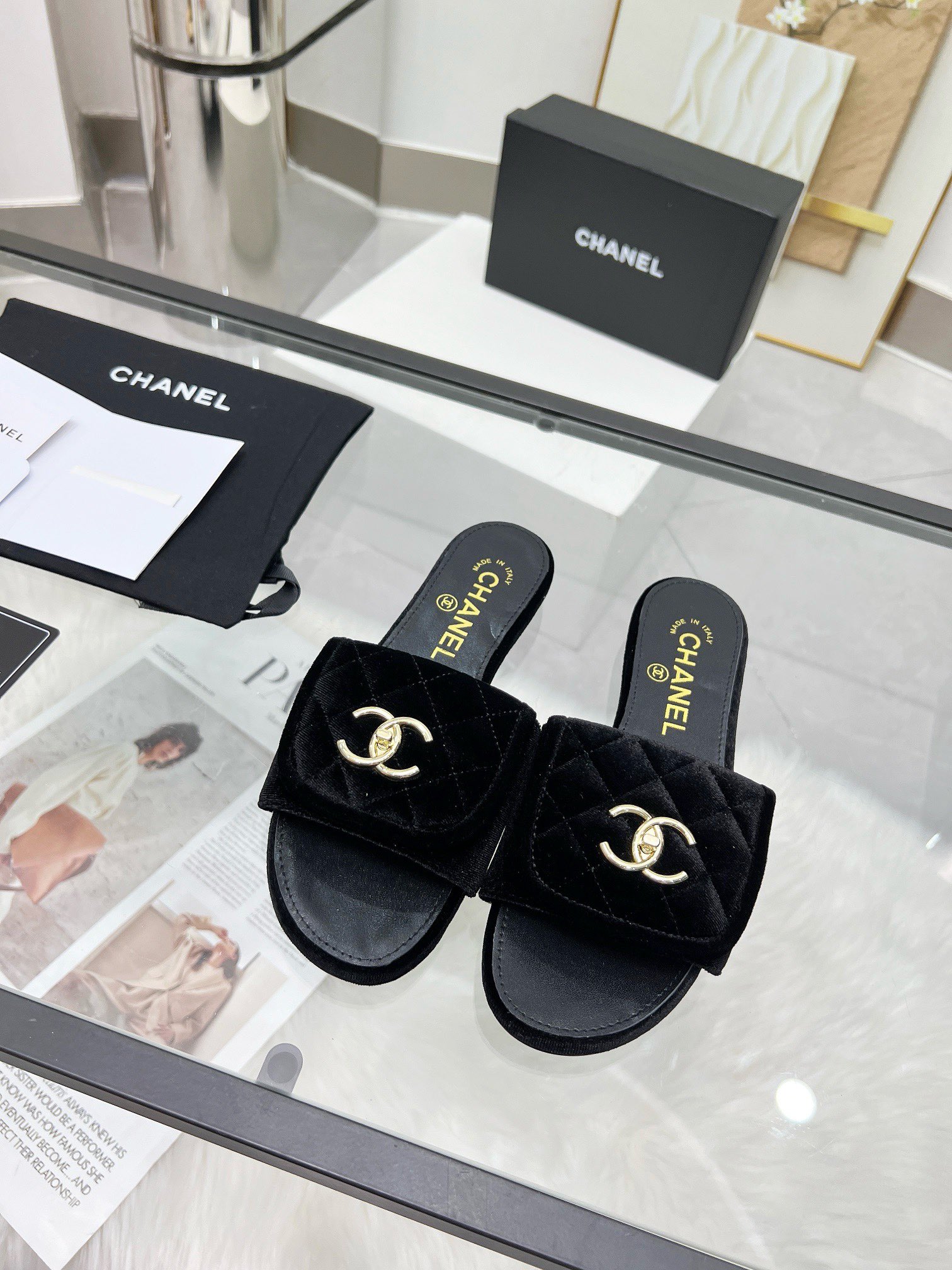 C Style Metal buckle diamond flat sandals