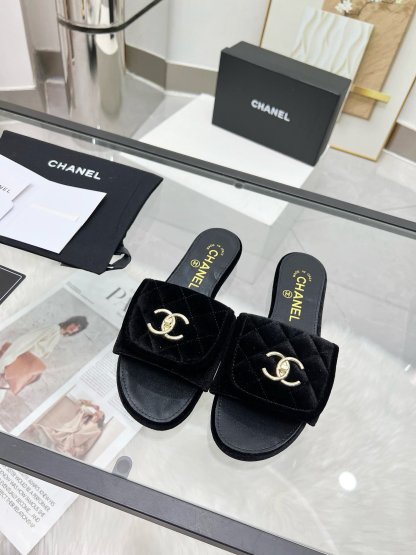 C Style Metal buckle diamond flat sandals