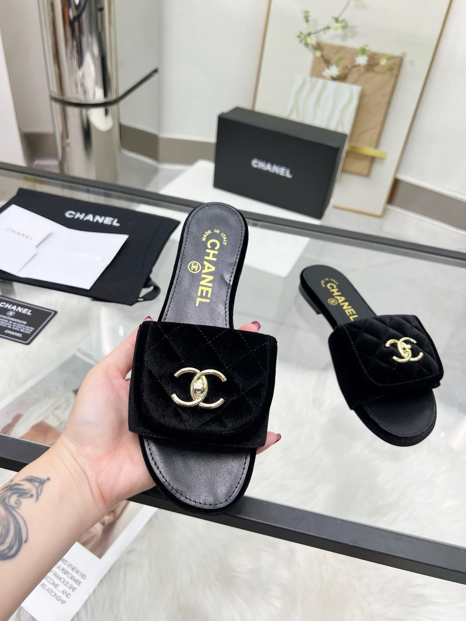 C Style Metal buckle diamond flat sandals