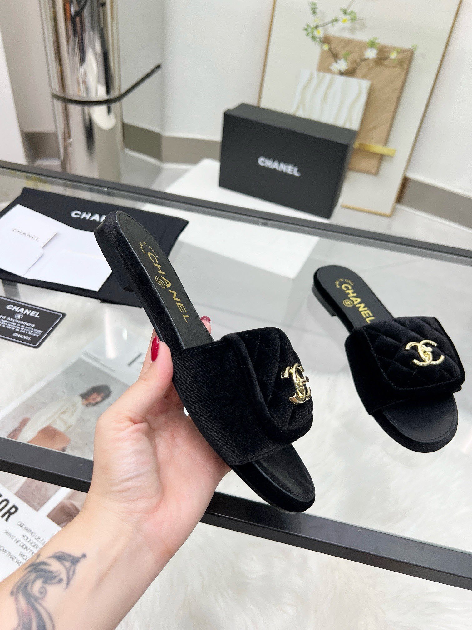 C Style Metal buckle diamond flat sandals