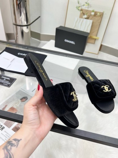 C Style Metal buckle diamond flat sandals