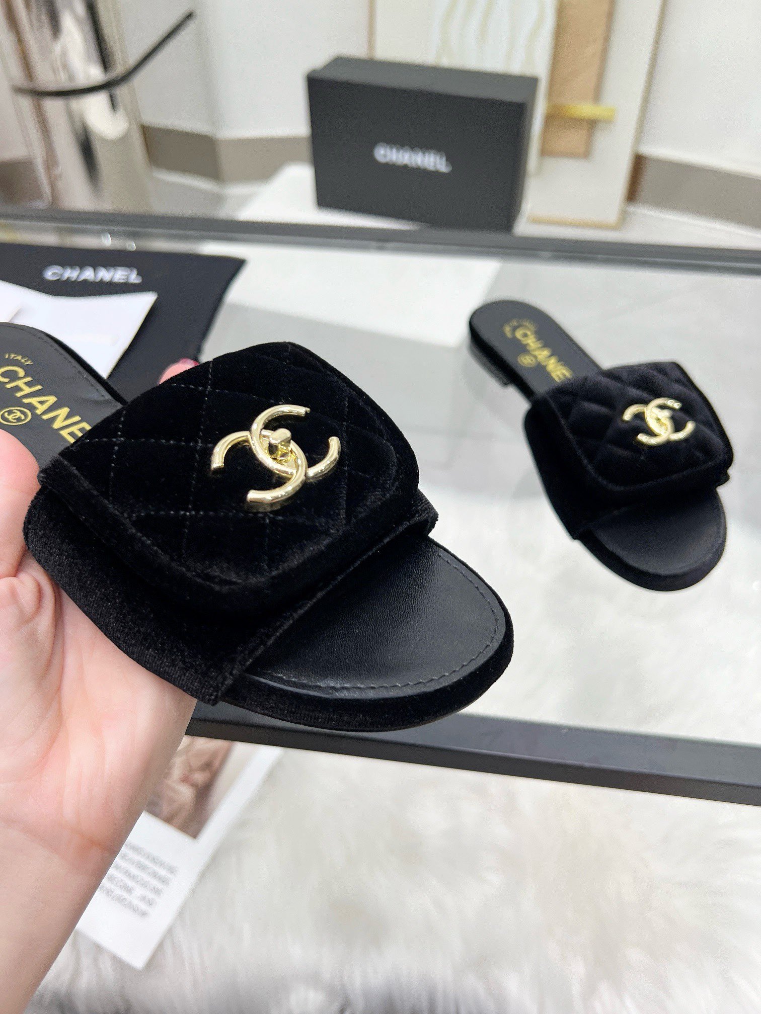 C Style Metal buckle diamond flat sandals