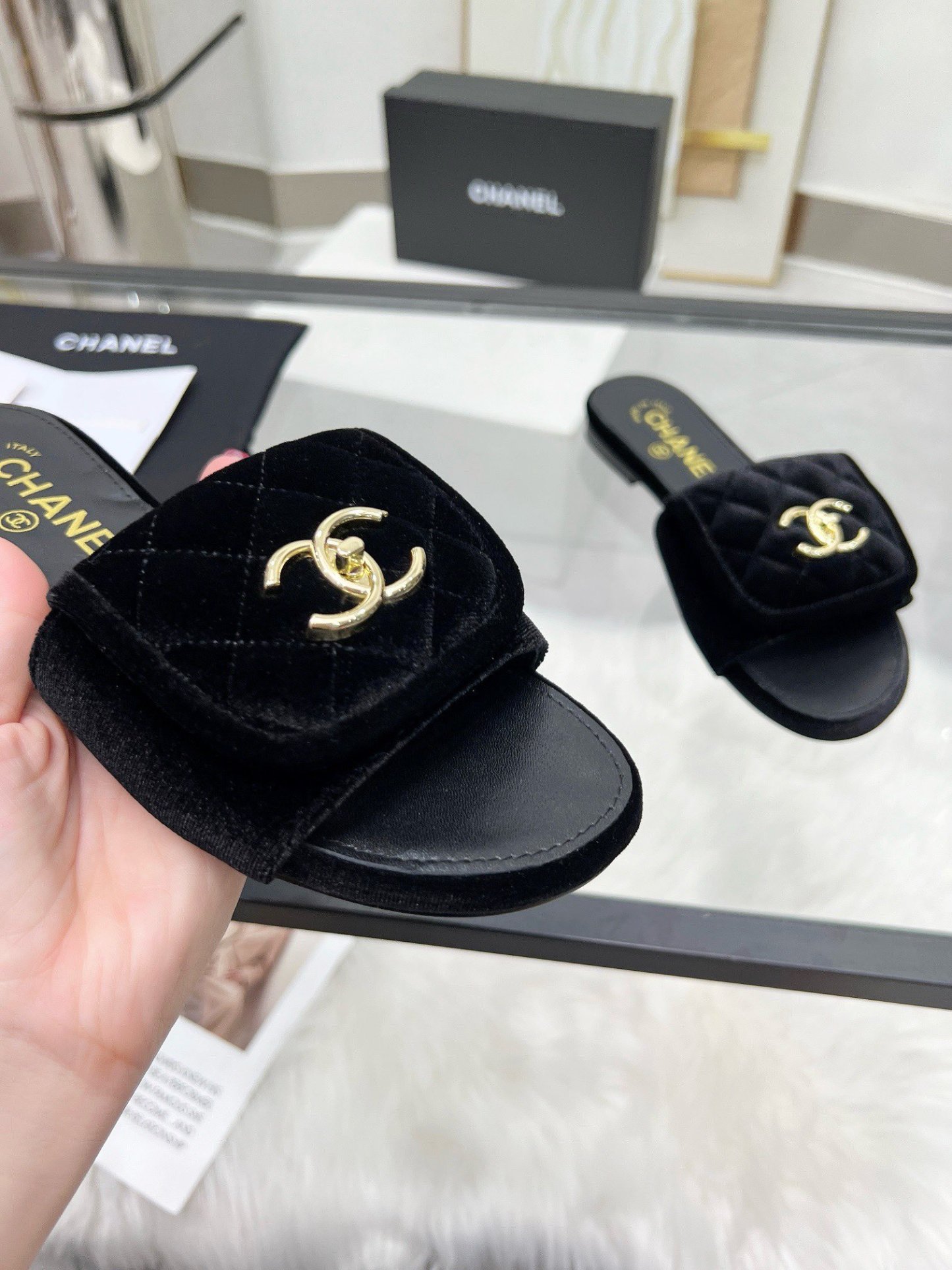 C Style Metal buckle diamond flat sandals