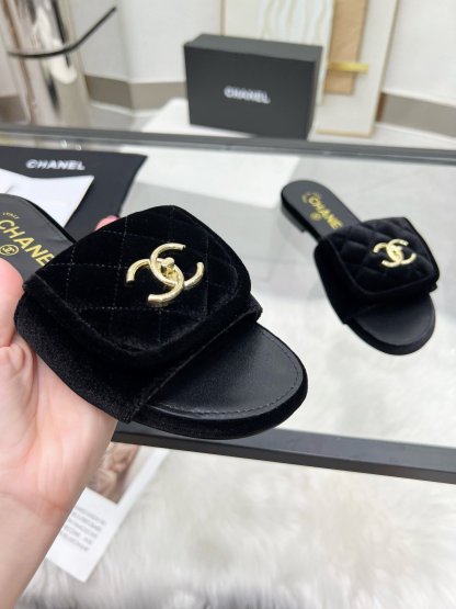 C Style Metal buckle diamond flat sandals