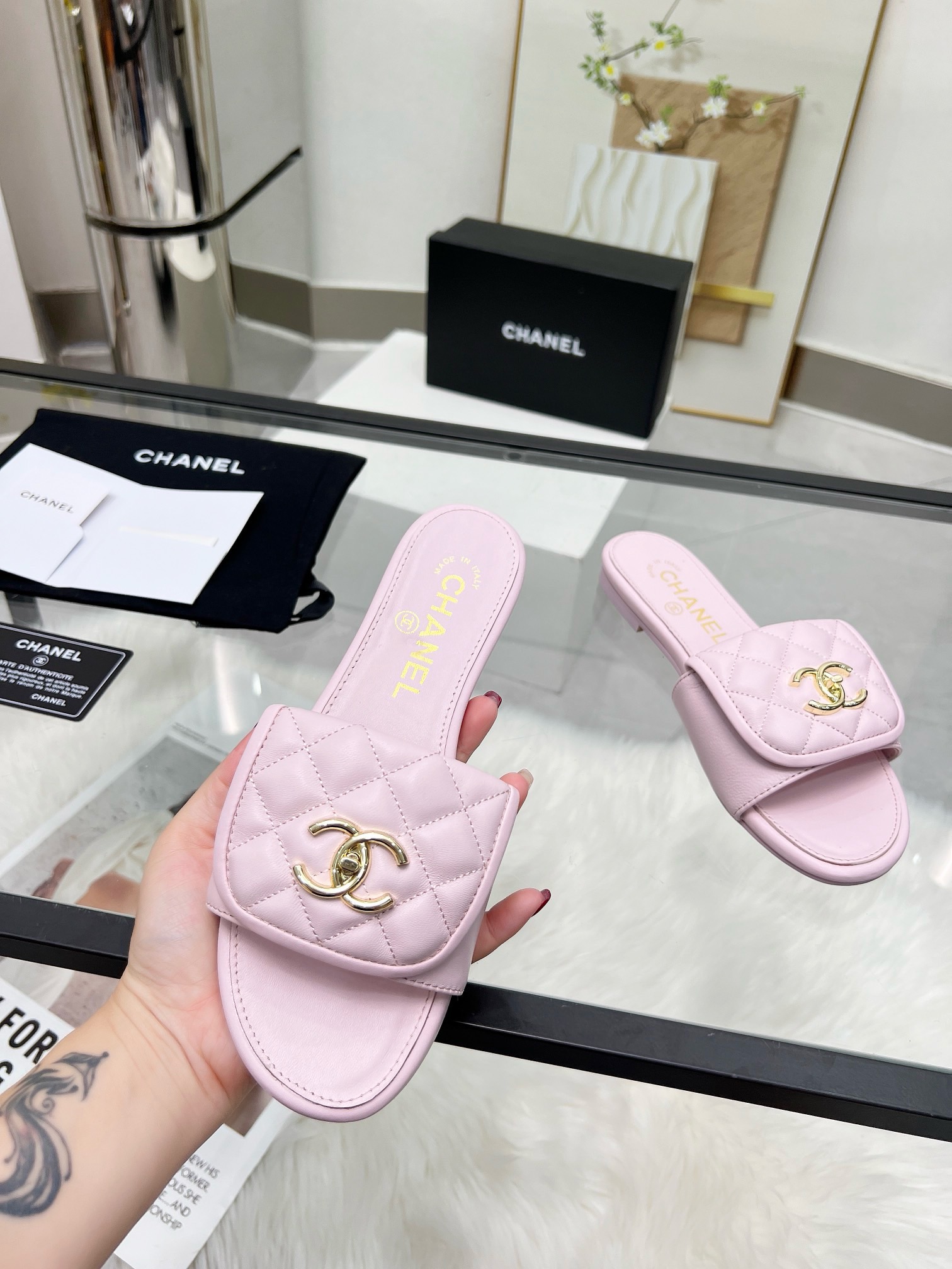 C Style Metal buckle diamond flat sandals