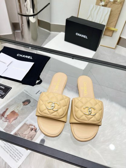 C Style Metal buckle diamond flat sandals