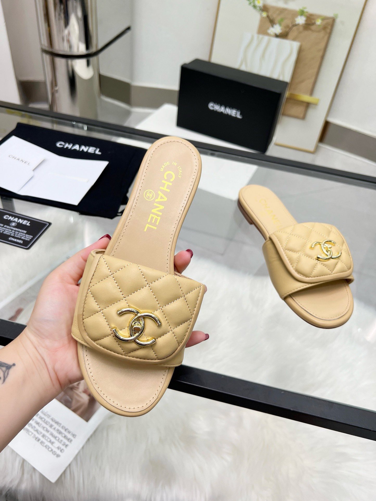 C Style Metal buckle diamond flat sandals