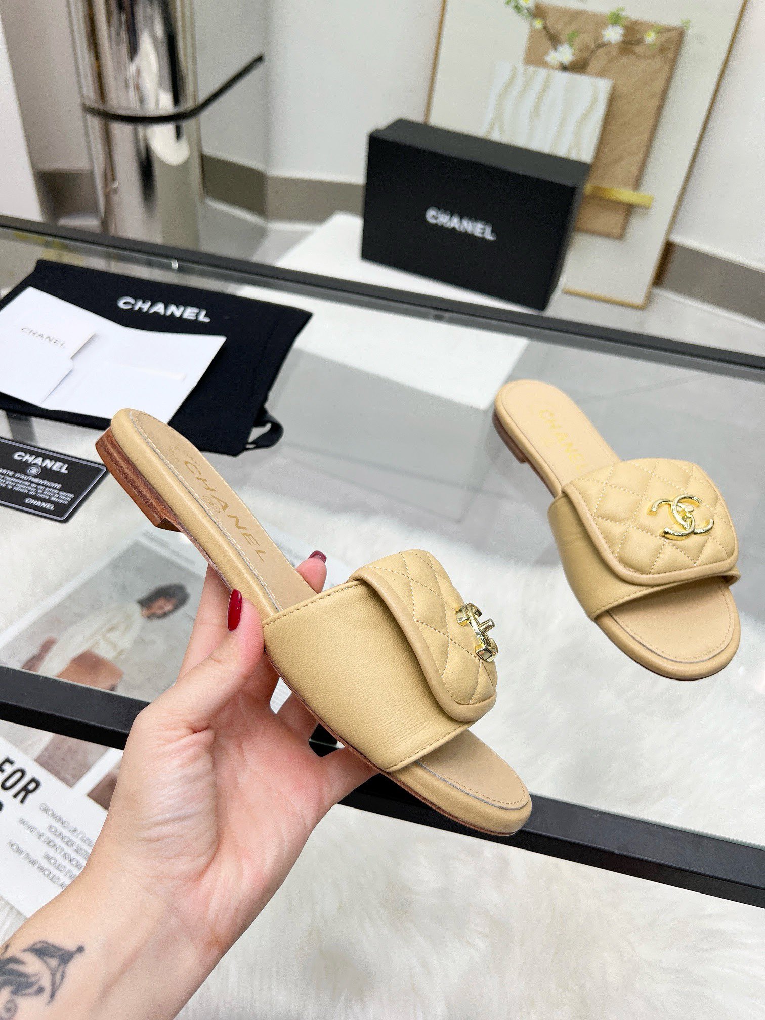 C Style Metal buckle diamond flat sandals