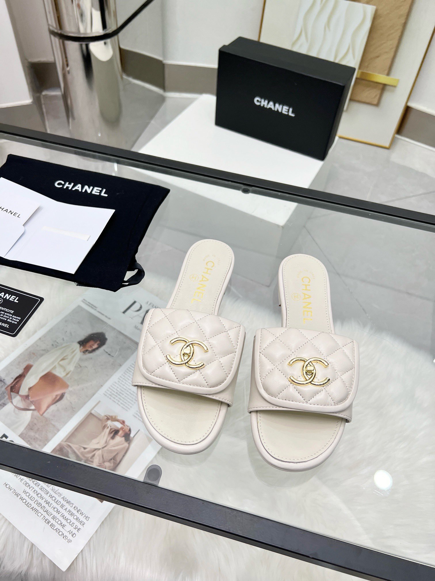 C Style Metal buckle diamond flat sandals