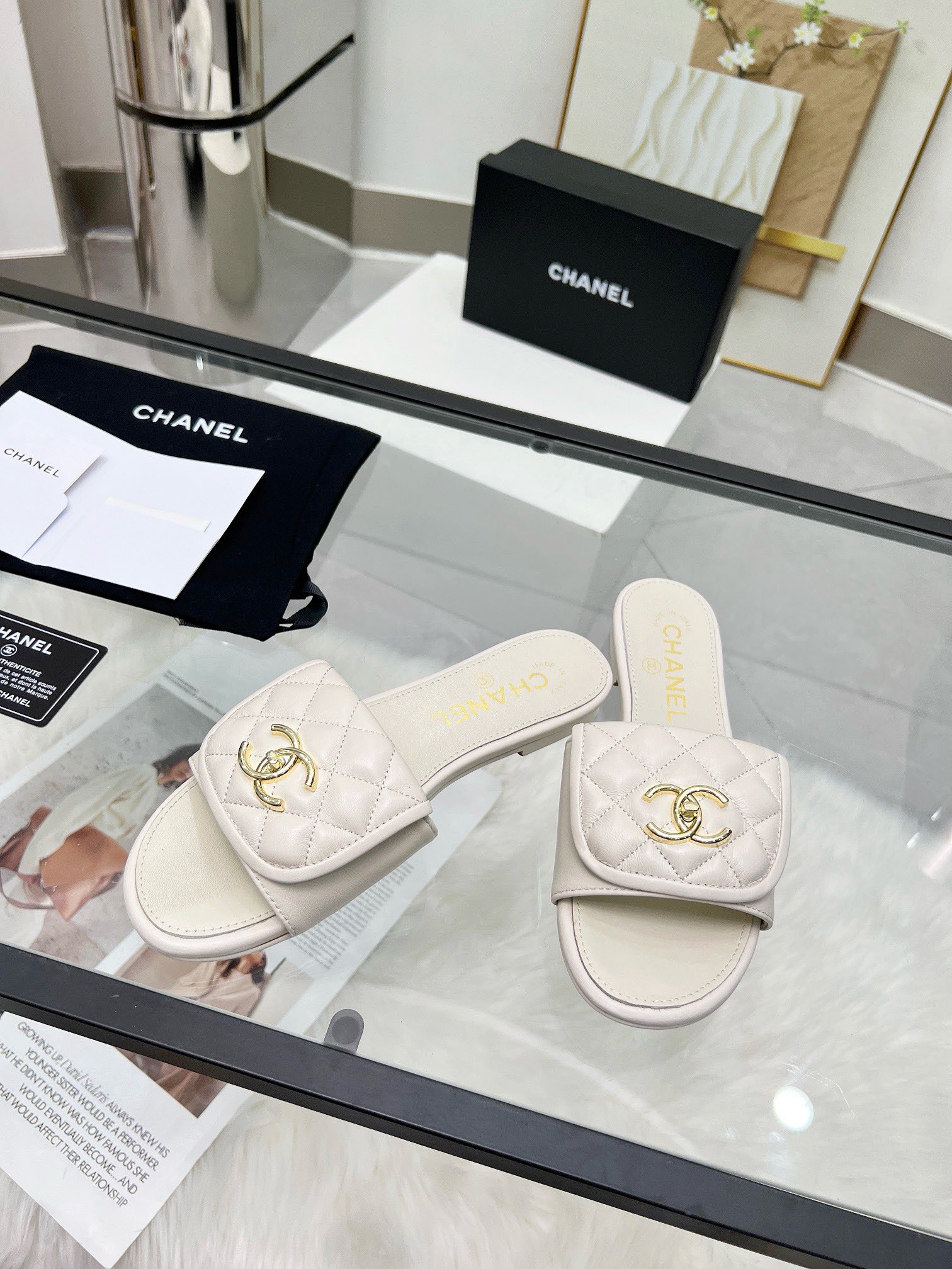 C Style Metal buckle diamond flat sandals