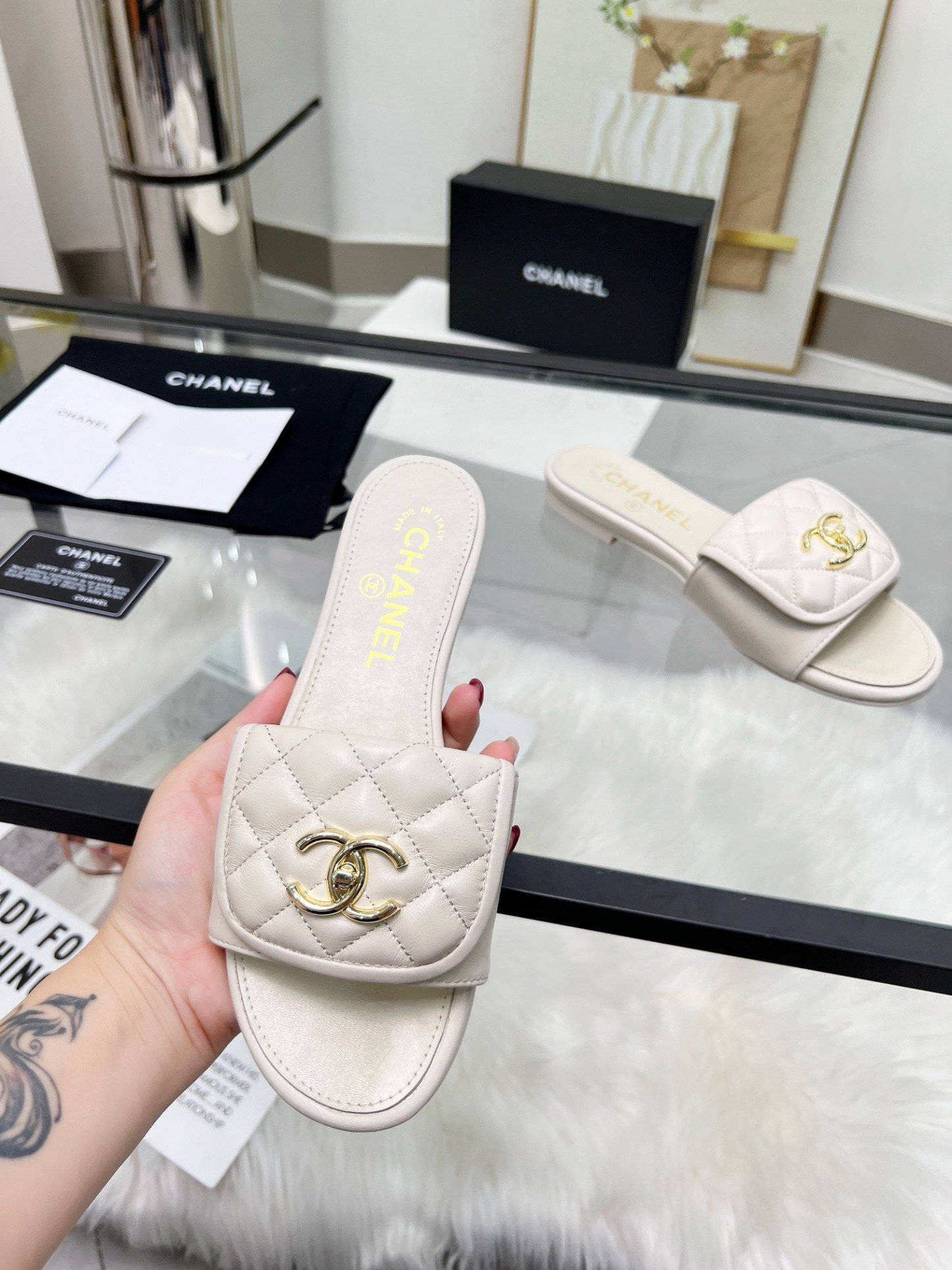 C Style Metal buckle diamond flat sandals