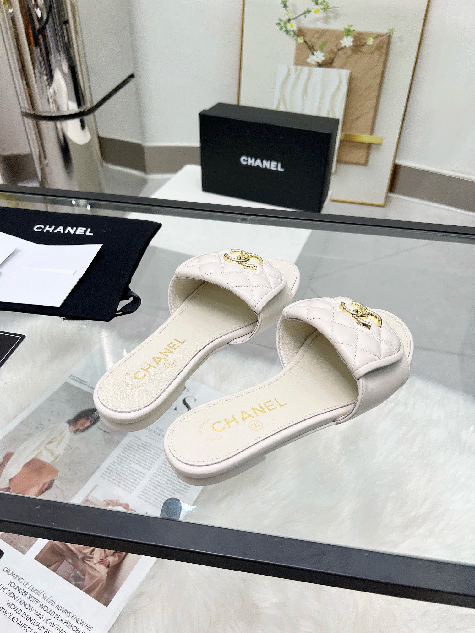 C Style Metal buckle diamond flat sandals