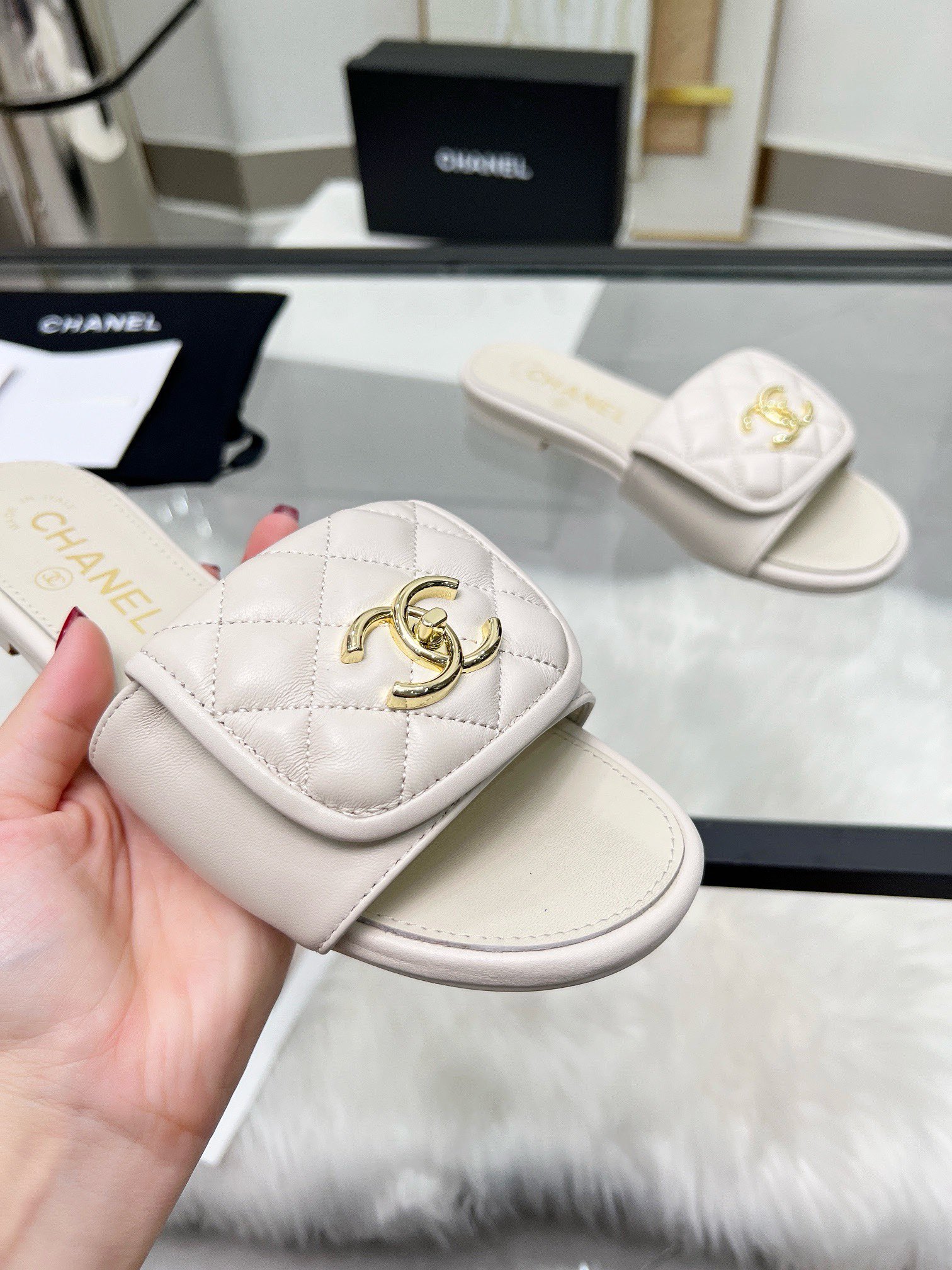 C Style Metal buckle diamond flat sandals