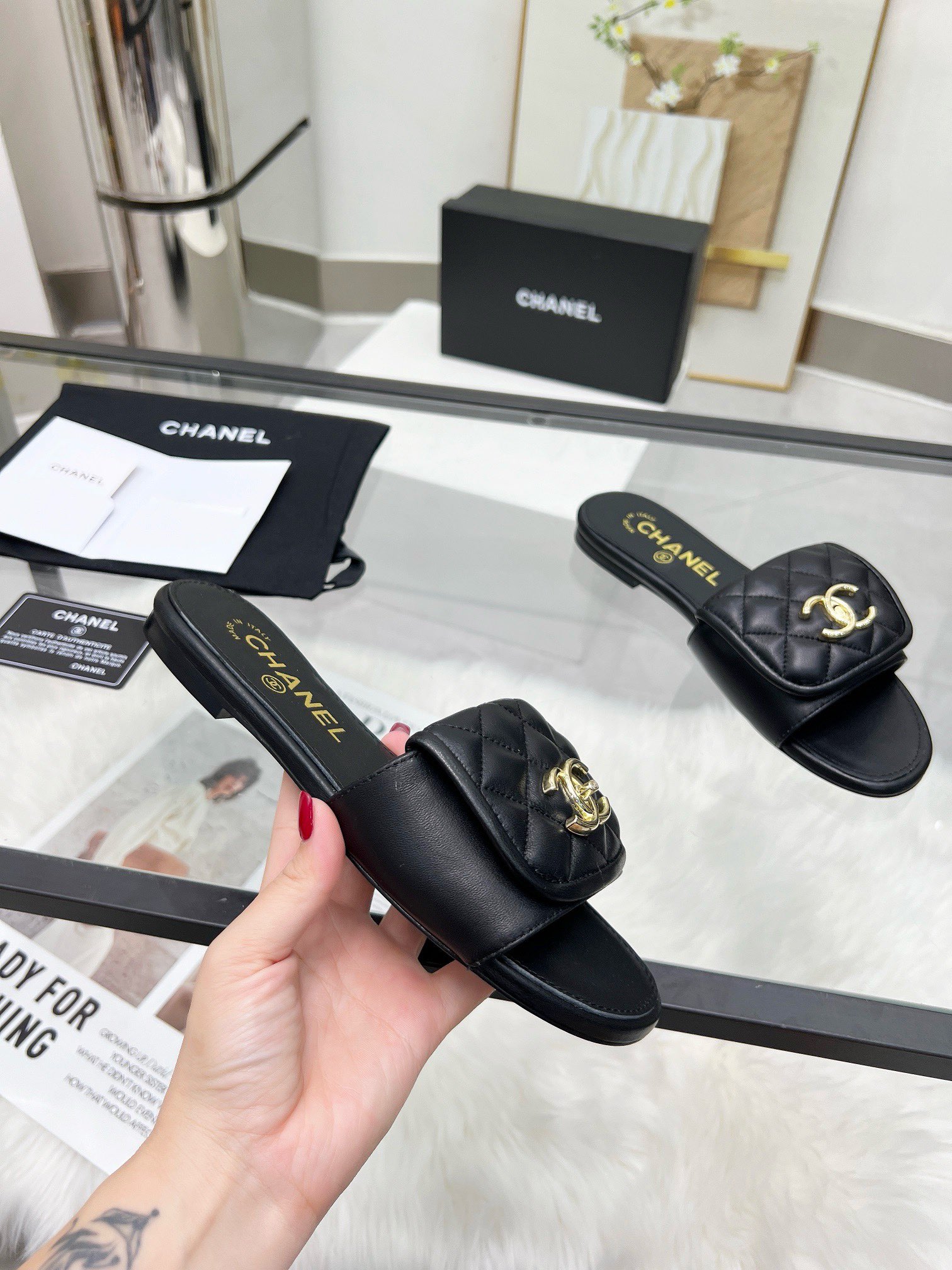 C Style Metal buckle diamond flat sandals