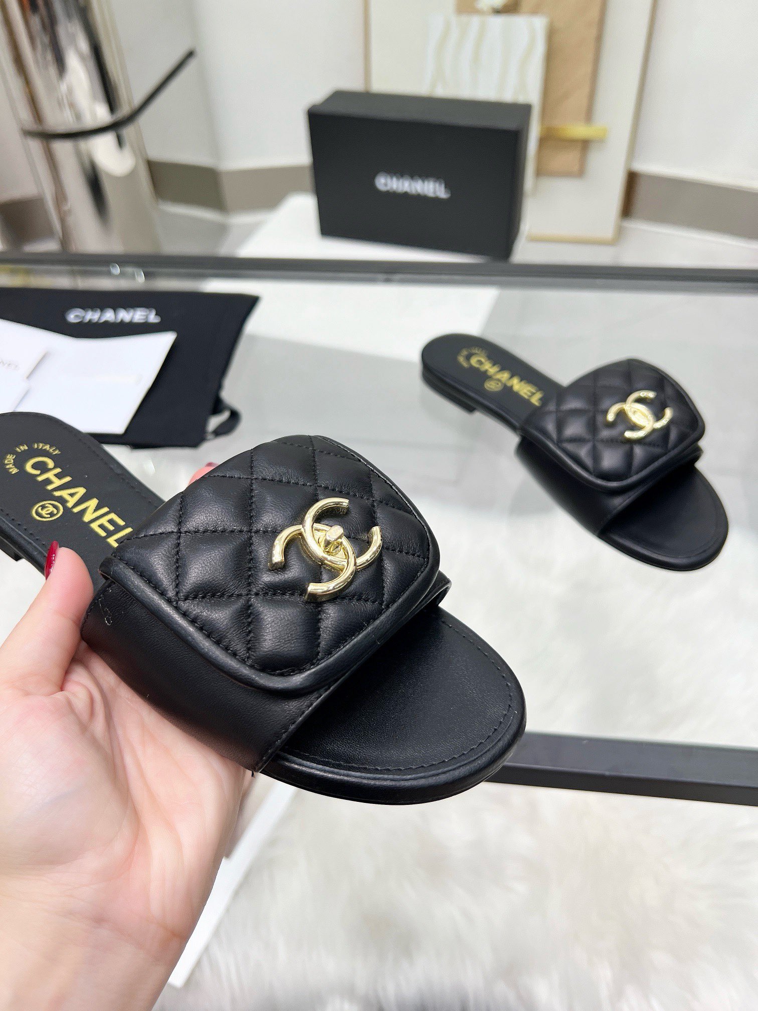 C Style Metal buckle diamond flat sandals
