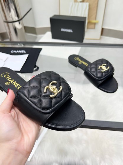 C Style Metal buckle diamond flat sandals