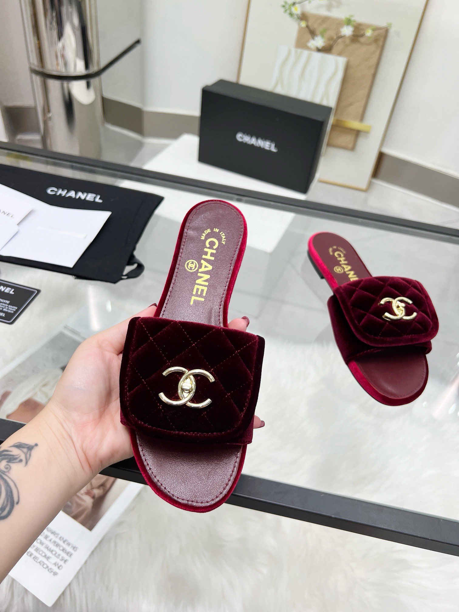 C Style Metal buckle diamond flat sandals