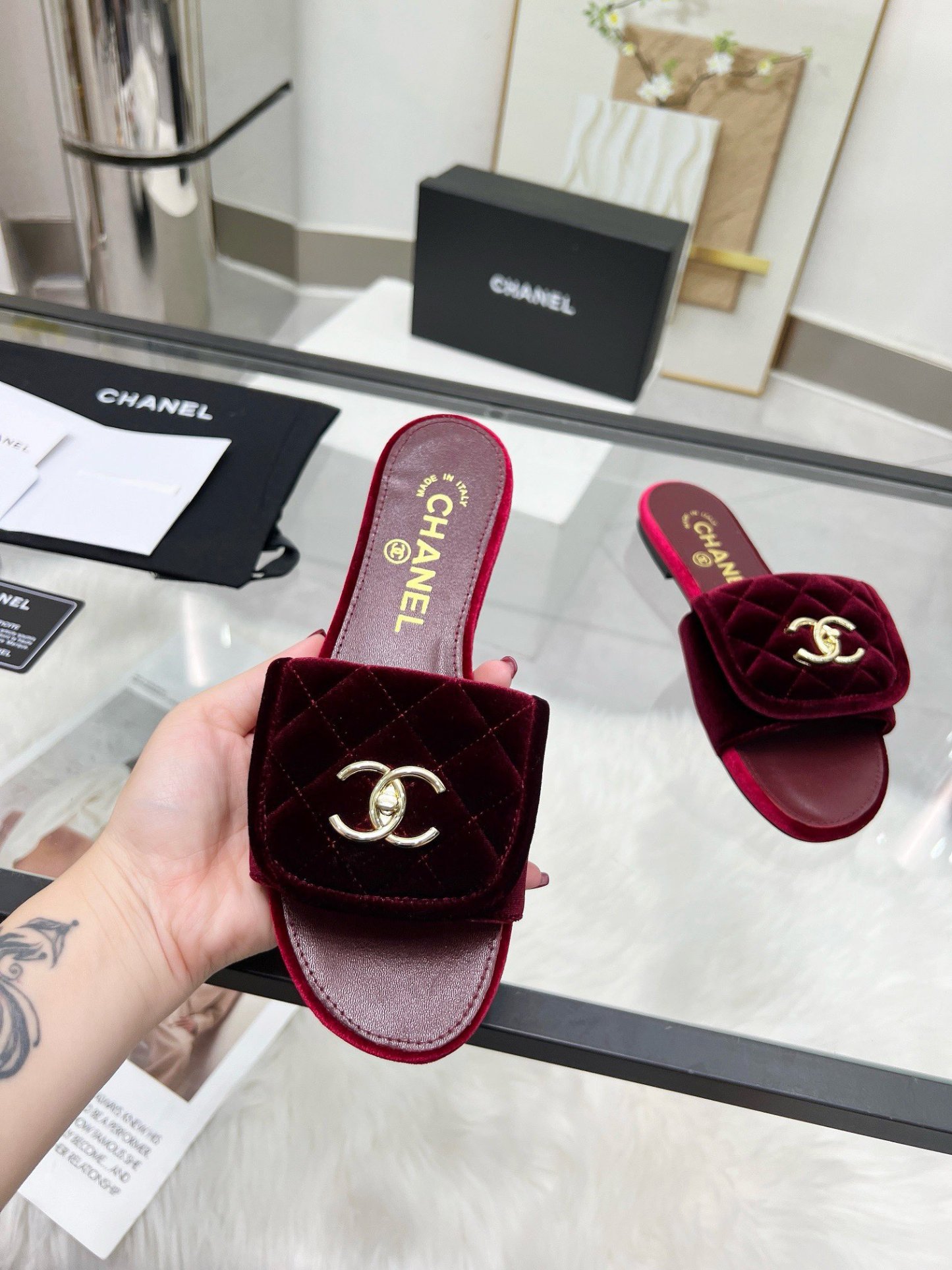 C Style Metal buckle diamond flat sandals