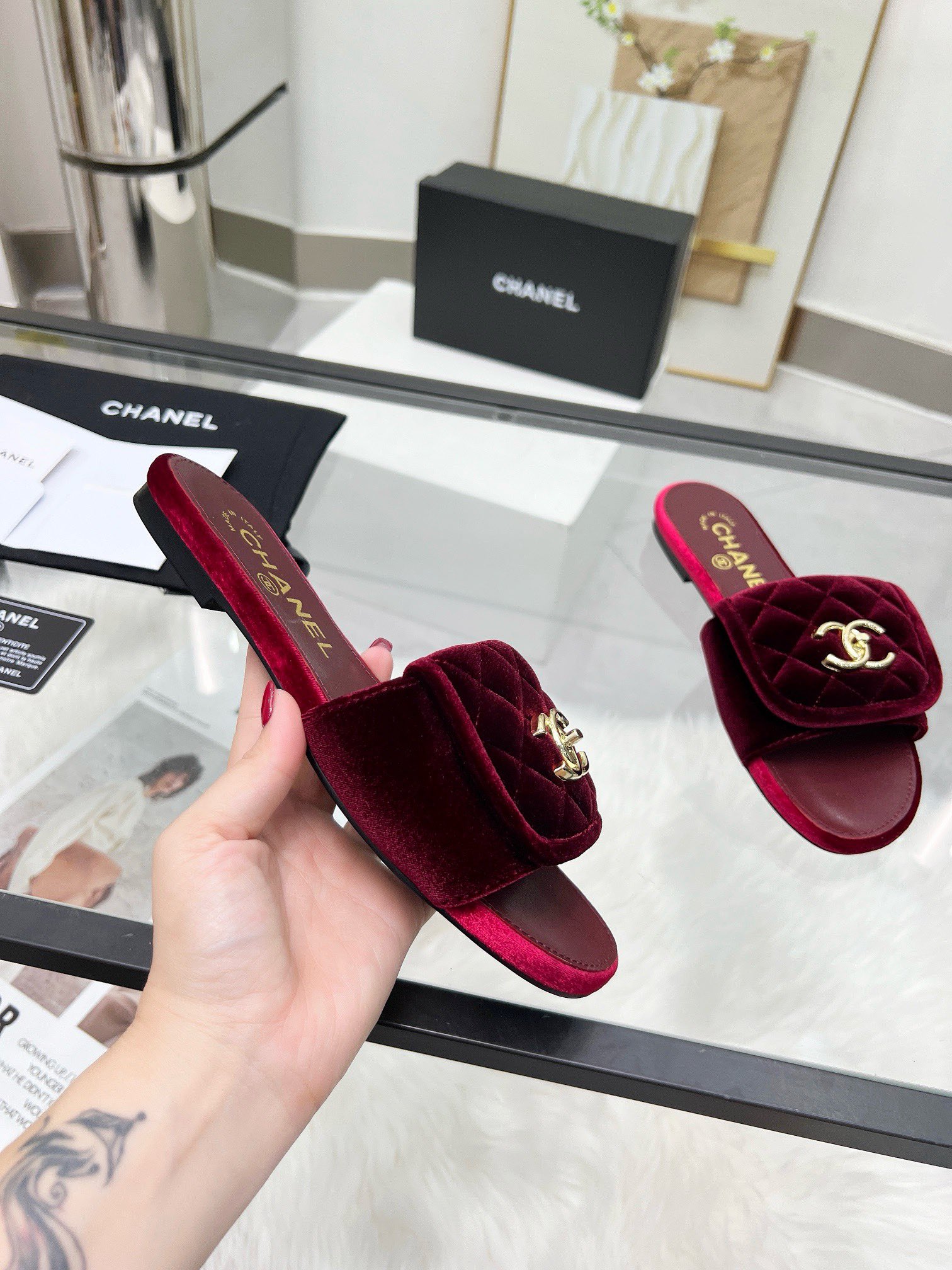 C Style Metal buckle diamond flat sandals