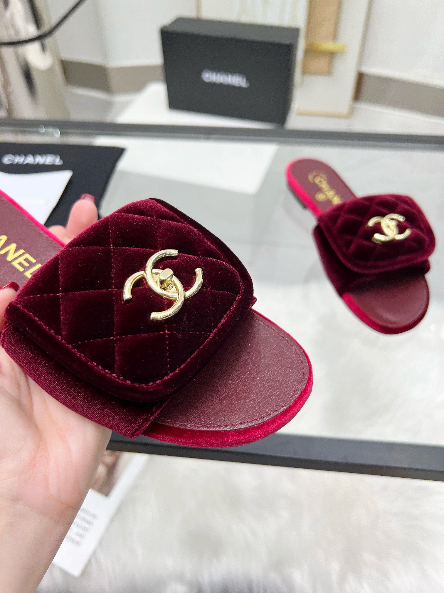 C Style Metal buckle diamond flat sandals