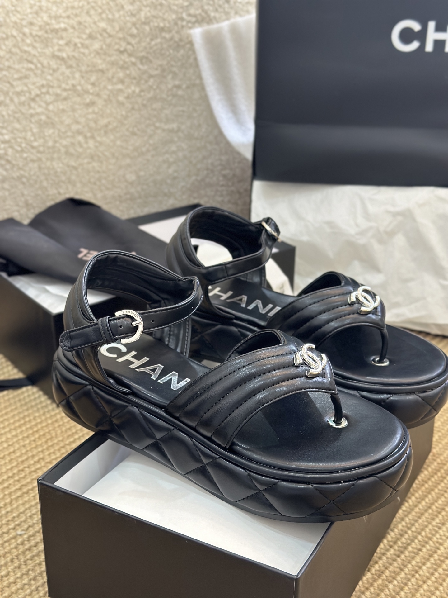 C Style Diamond-Shaped Platform Flip Flops