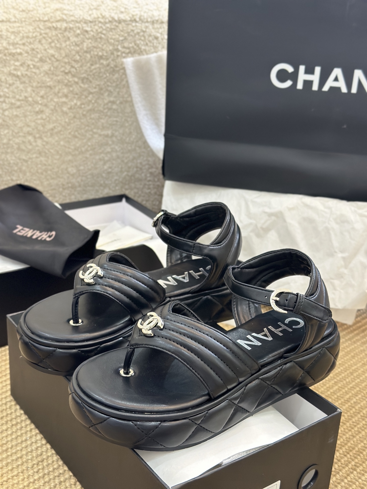 C Style Diamond-Shaped Platform Flip Flops