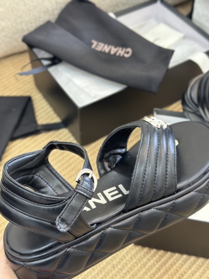 C Style Diamond-Shaped Platform Flip Flops