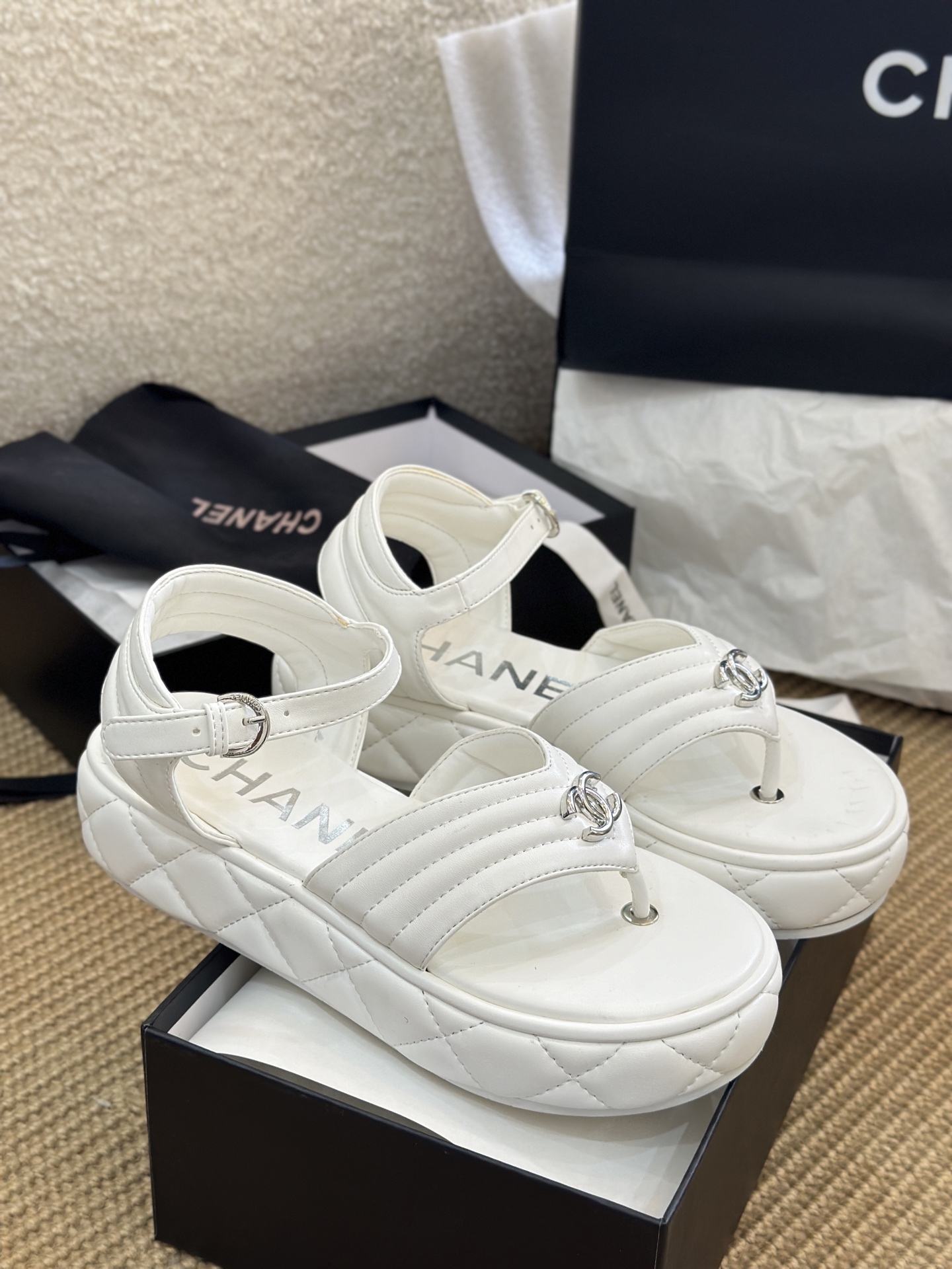 C Style Diamond-Shaped Platform Flip Flops