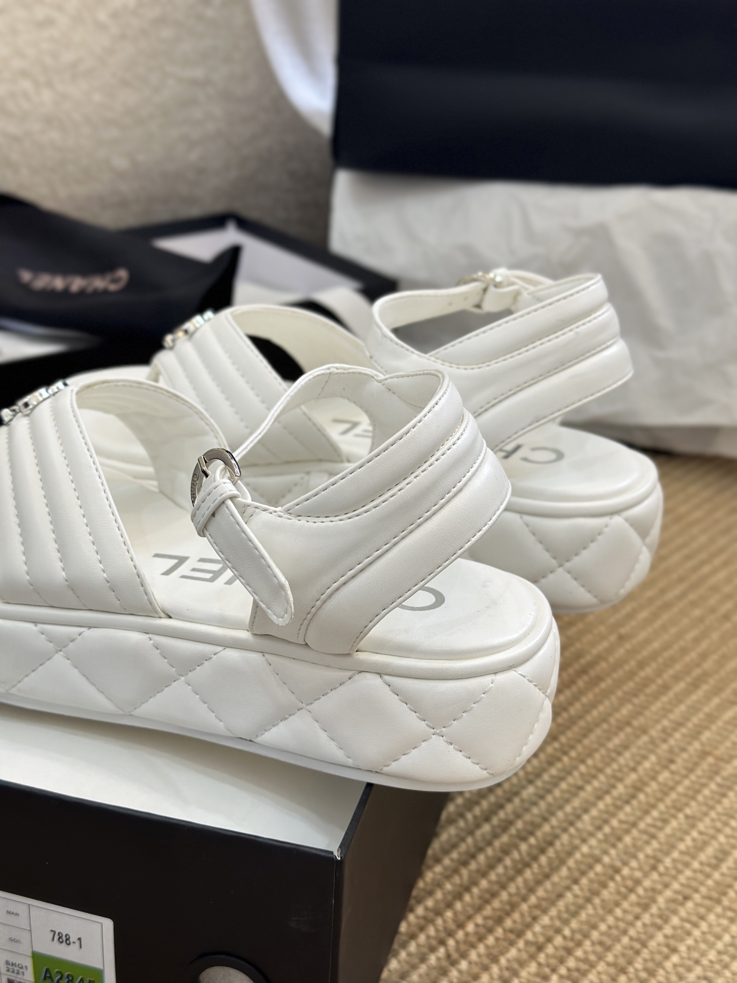 C Style Diamond-Shaped Platform Flip Flops