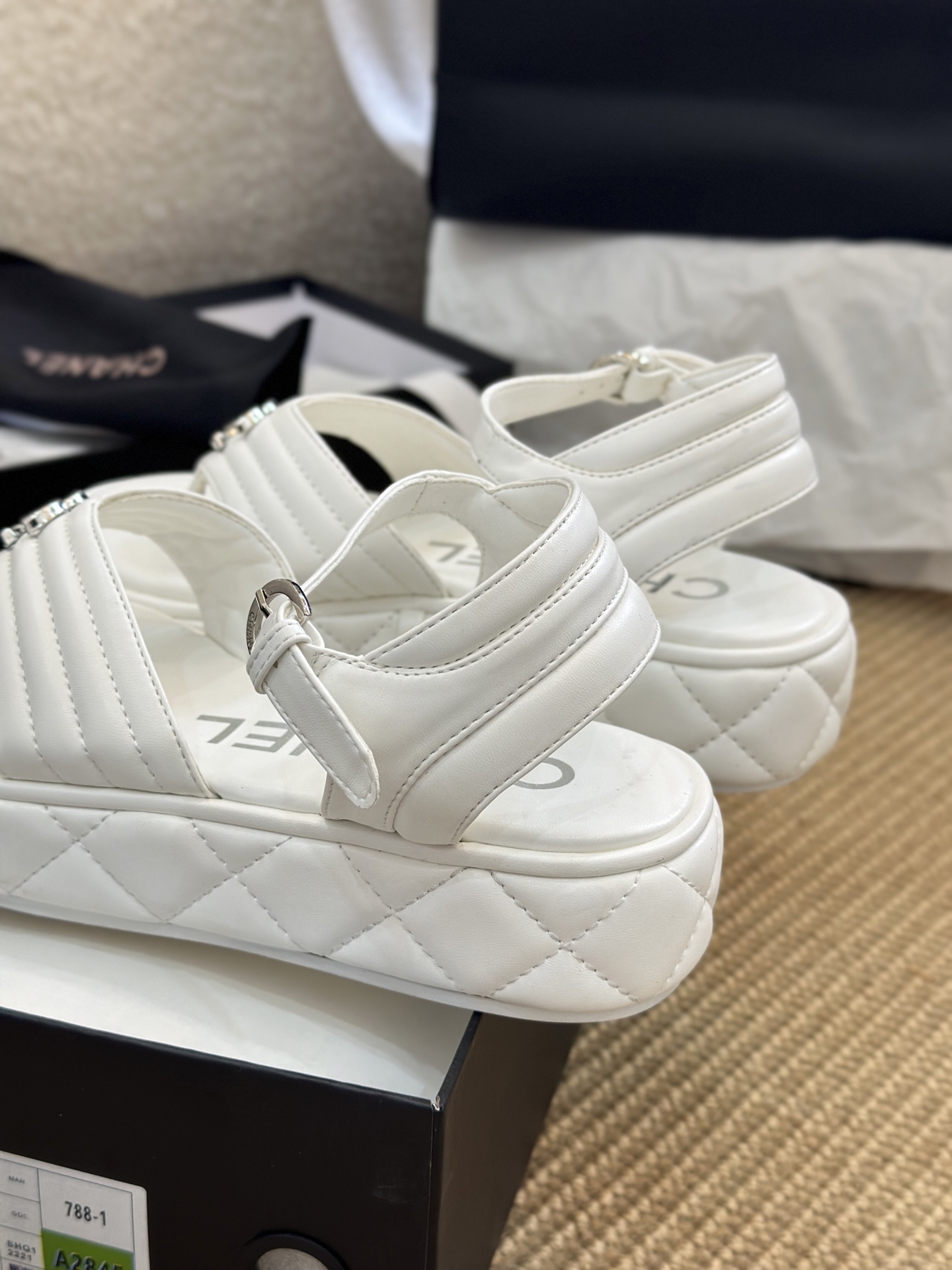 C Style Diamond-Shaped Platform Flip Flops