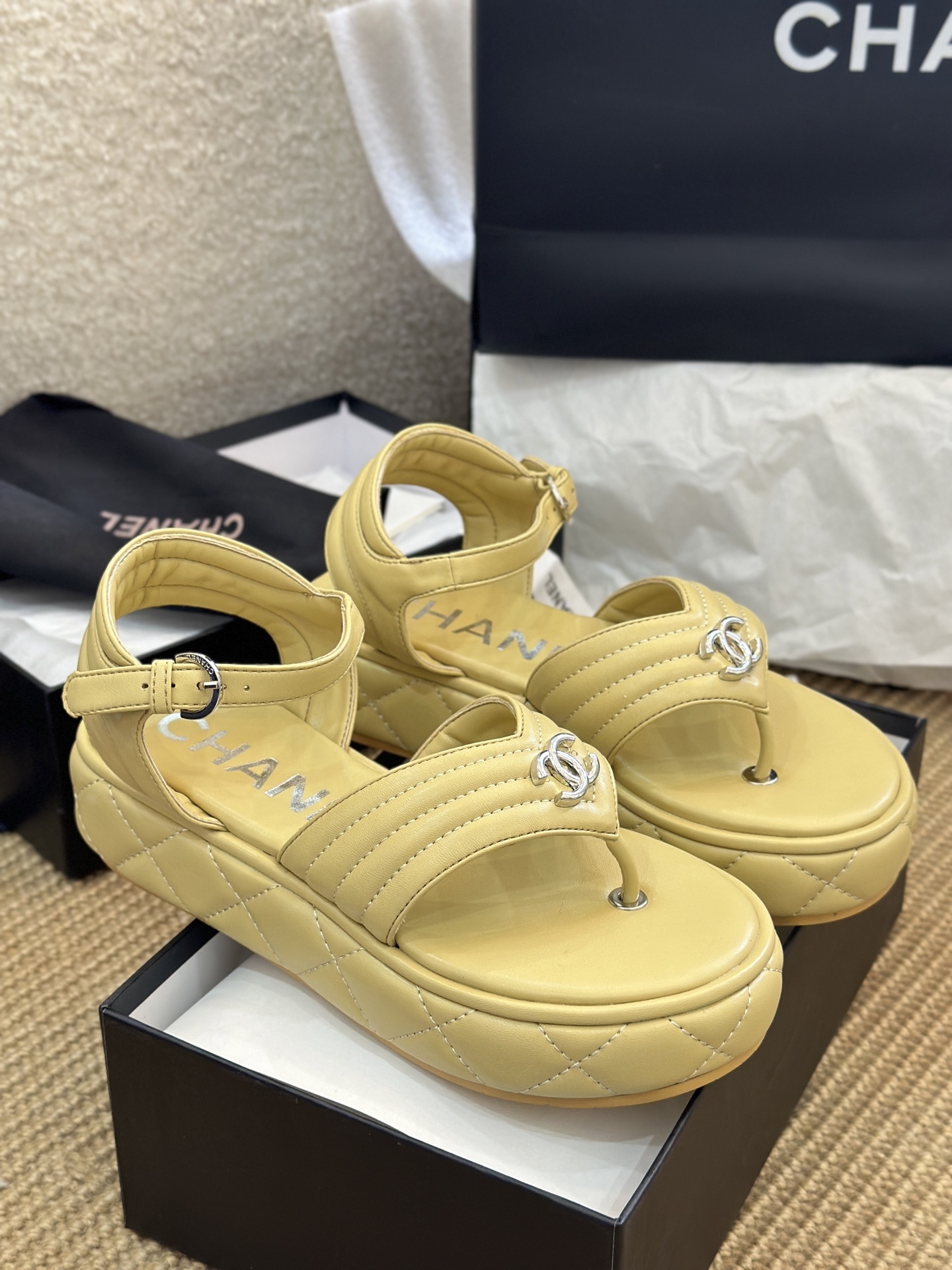 C Style Diamond-Shaped Platform Flip Flops