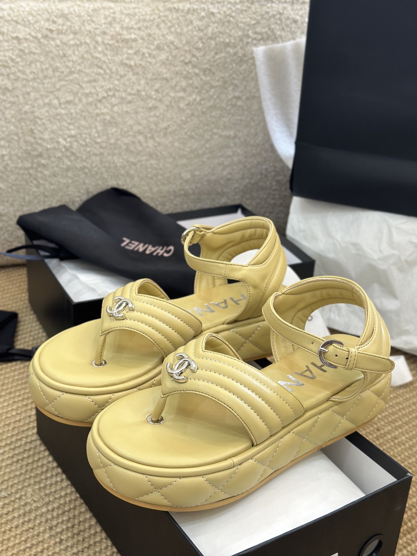 C Style Diamond-Shaped Platform Flip Flops