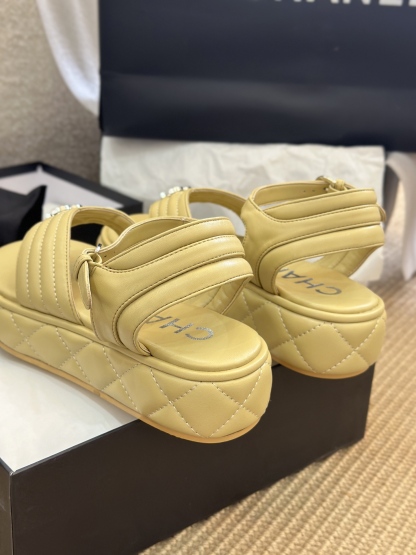 C Style Diamond-Shaped Platform Flip Flops