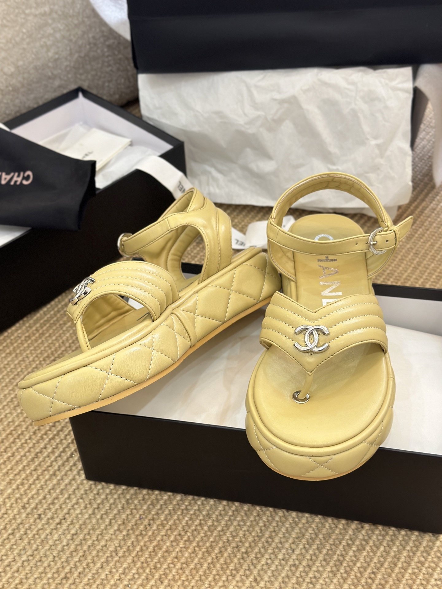 C Style Diamond-Shaped Platform Flip Flops