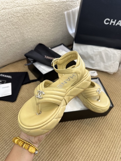 C Style Diamond-Shaped Platform Flip Flops