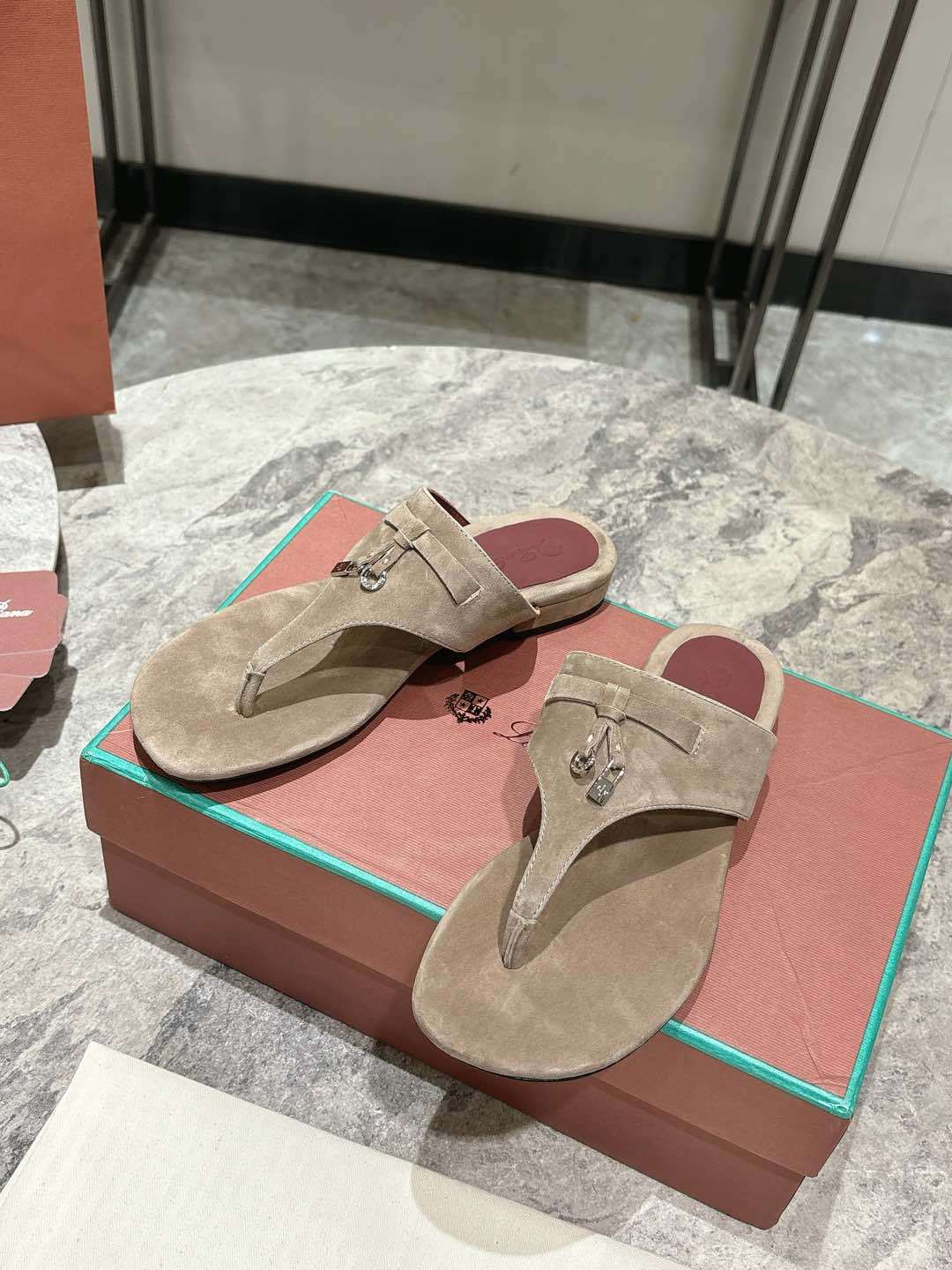 L Style Flip Flop Sandals
