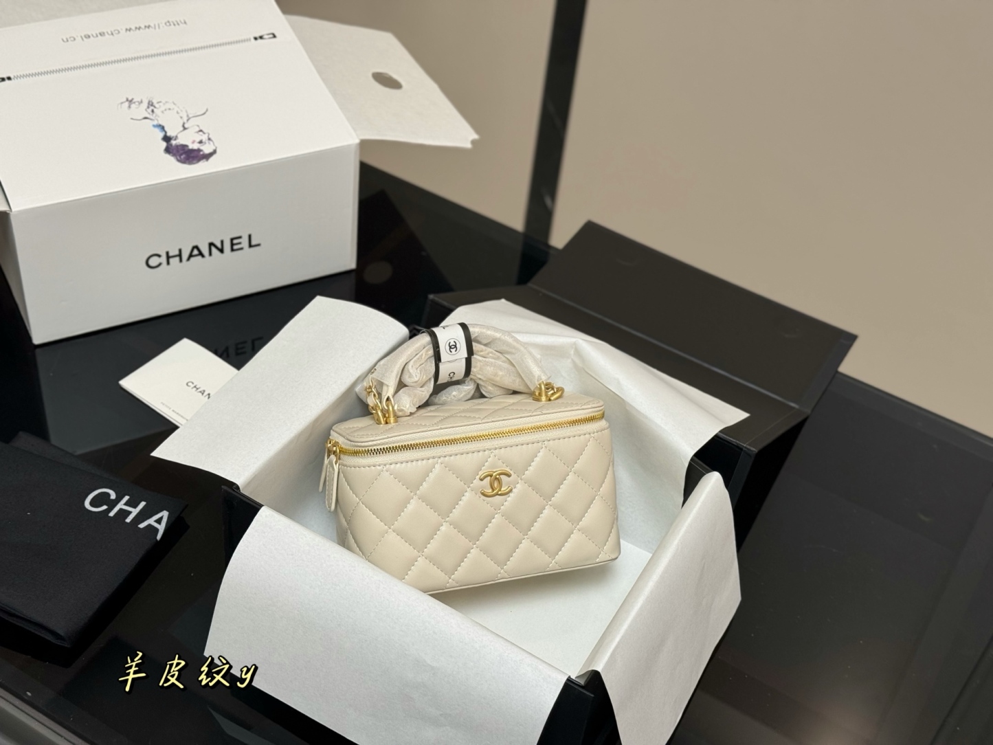 C Style Small handle cosmetic box 17.11cm