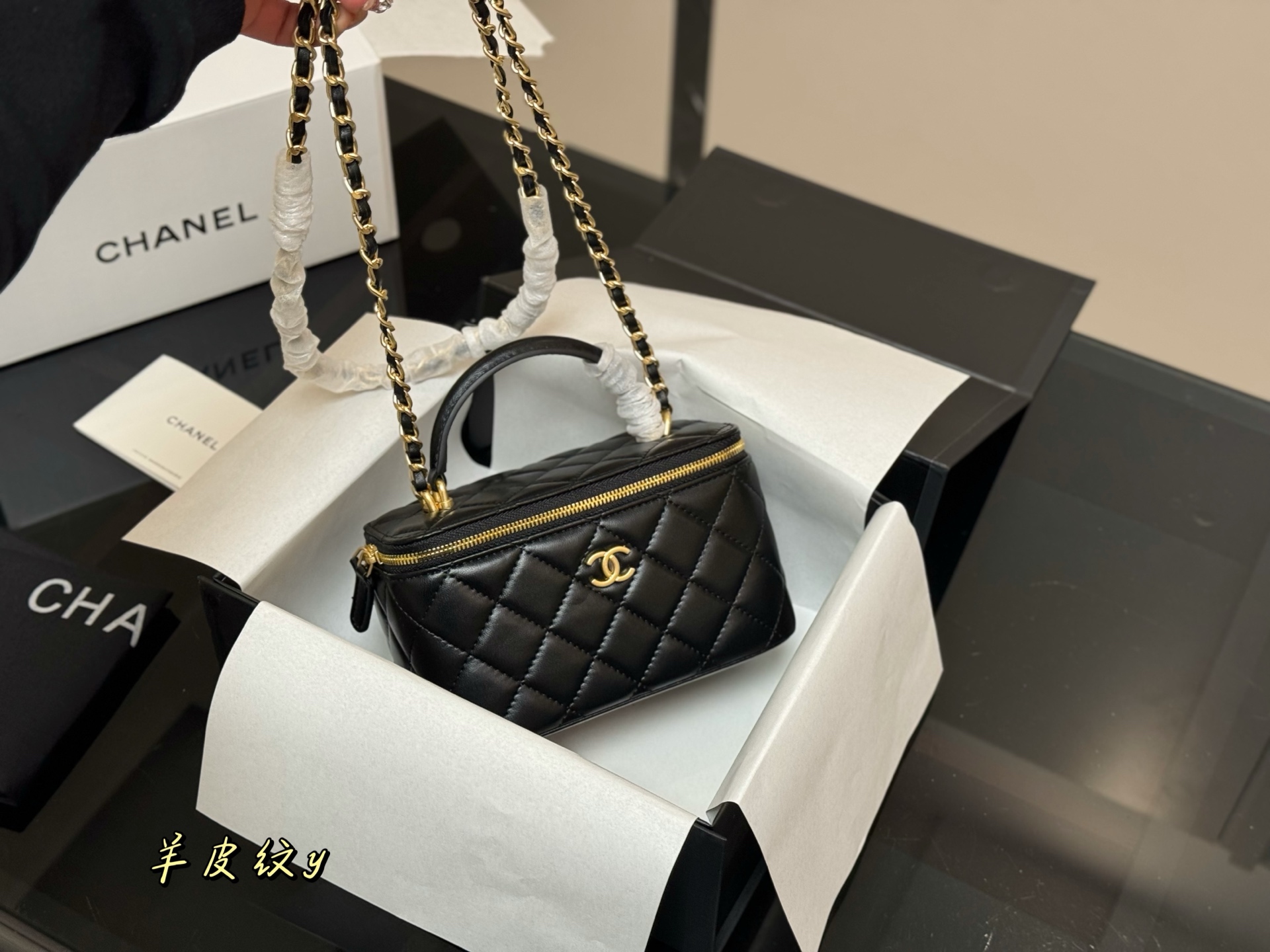 C Style Small handle cosmetic box 17.11cm