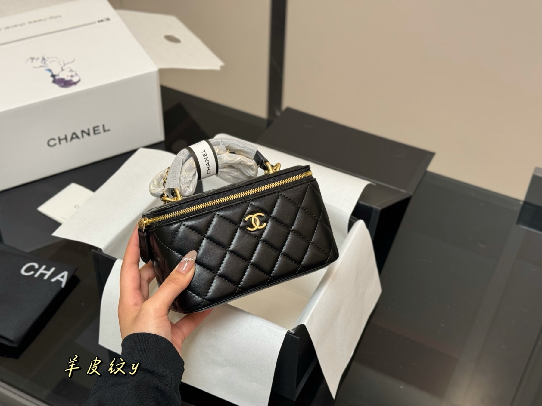 C Style Small handle cosmetic box 17.11cm