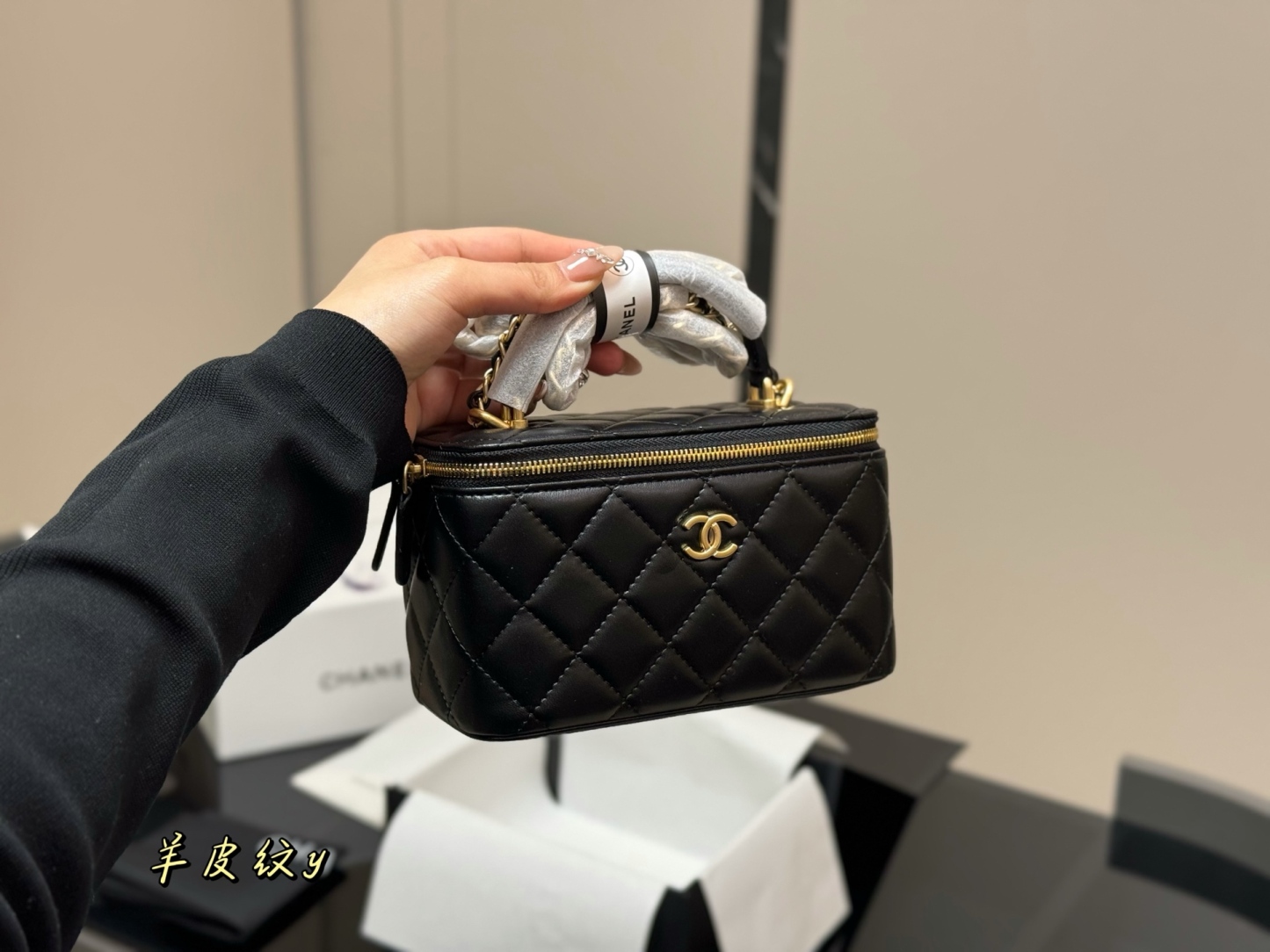 C Style Small handle cosmetic box 17.11cm