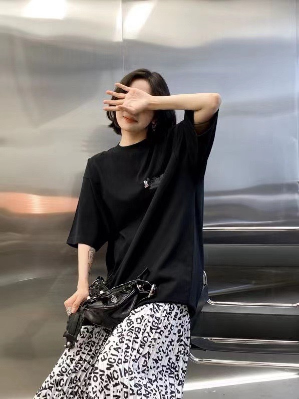 B Style T-shirt