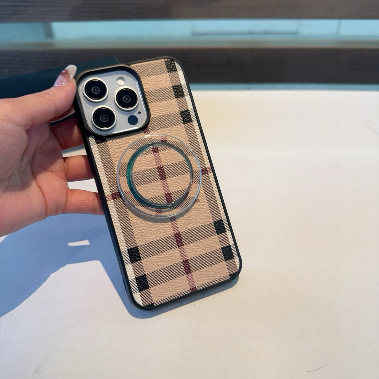 B Style  Strong magnetic suction + logo bracket mobile phone case