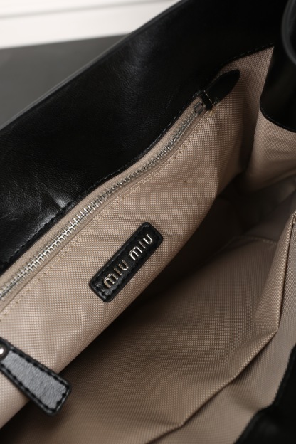 M style Rivet Underarm Bag Handbag Single Shoulder Crossbody Bag