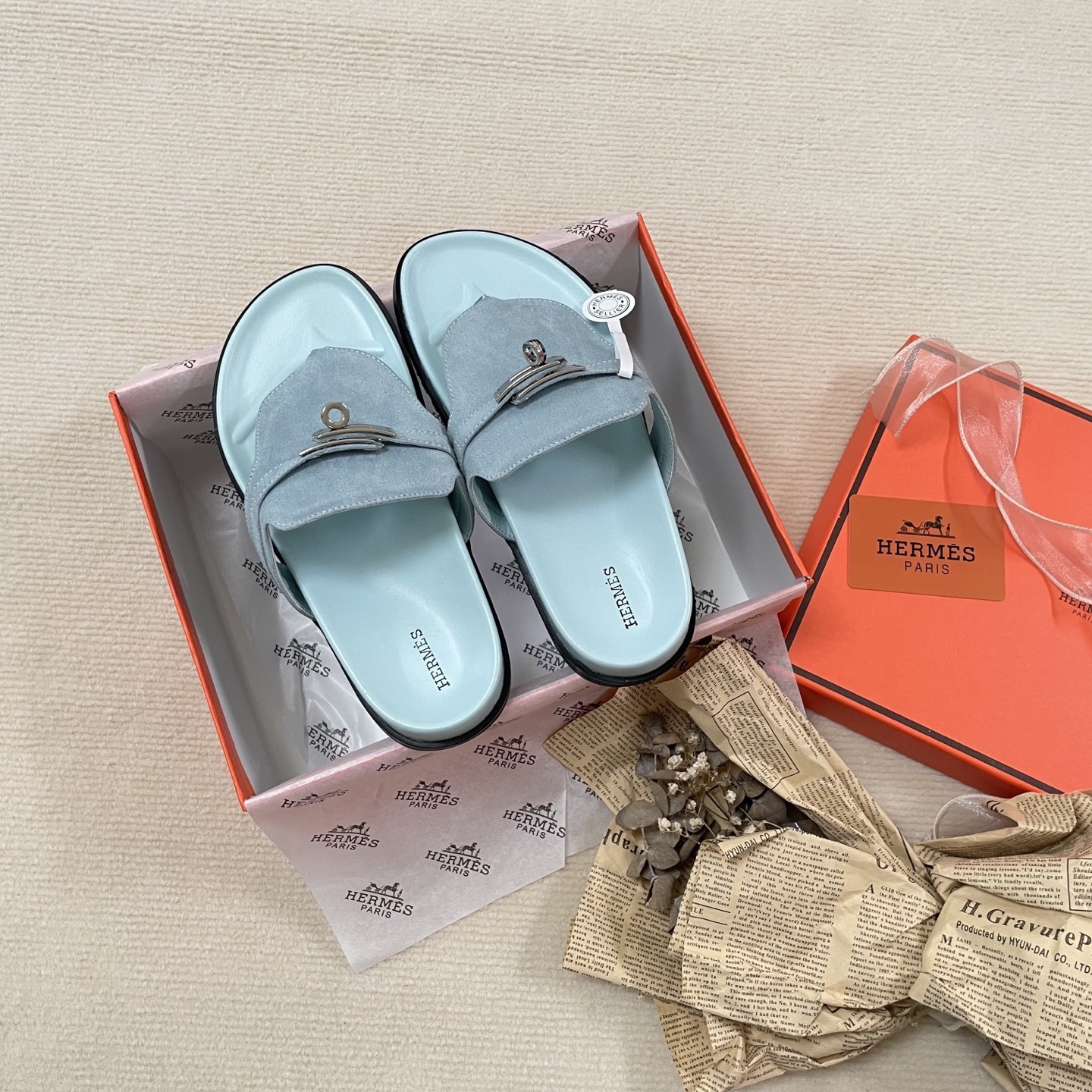 H style flip flops