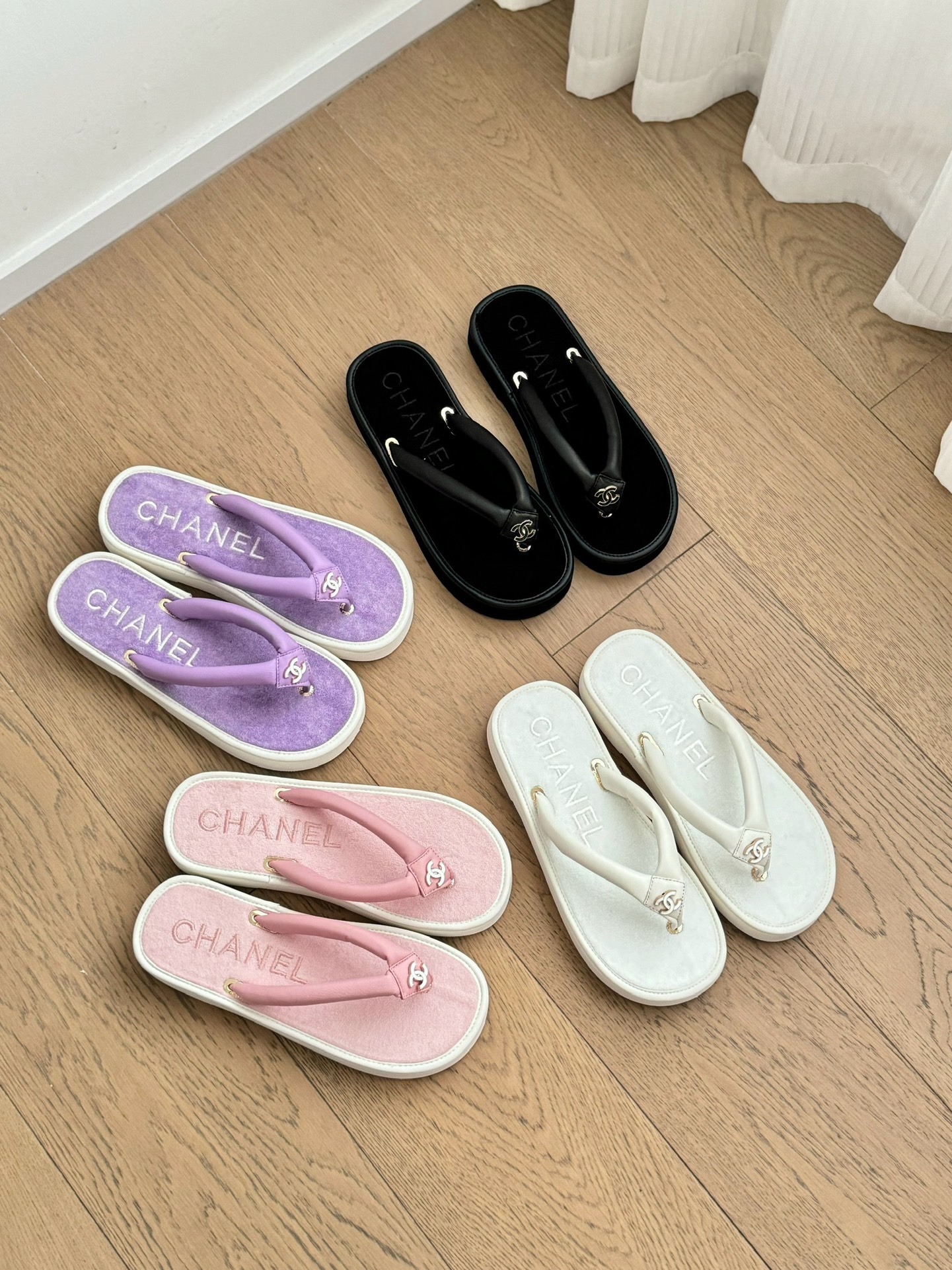 C style Velvet Thick Sole Bread Flip Flops