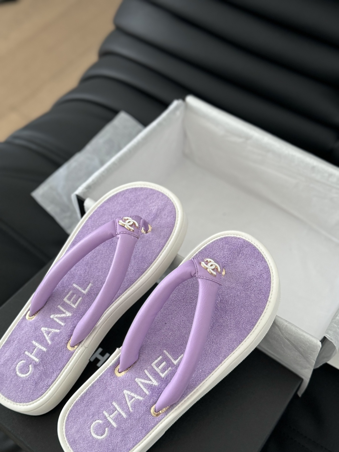 C style Velvet Thick Sole Bread Flip Flops