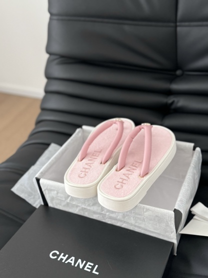 C style Velvet Thick Sole Bread Flip Flops